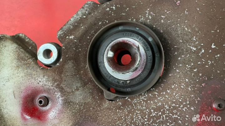 Ступица с кулаком в сборе задняя левая Audi A4 B8