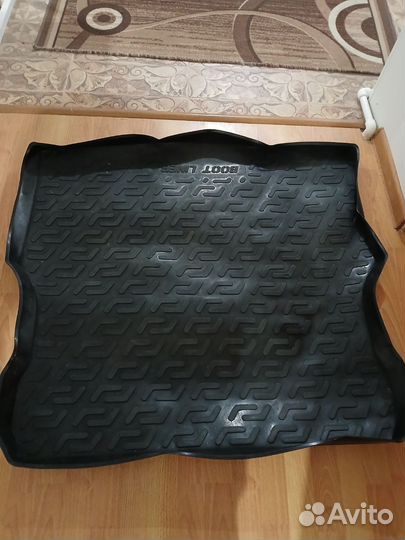 Резиновый коврик в багажник на джетту 6 поколение