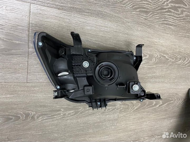 Фара Toyota Hilux Фар передний Тойота Хайлюкс Фона