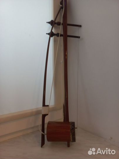 Камбоджийский музыкальный инструмент - скрипка соу