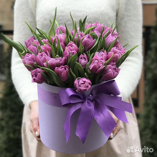 Тюльпаны в шляпной коробке для мамочки