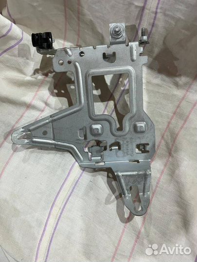 Кронштейн блока управления Mercedes-Benz C-Класс