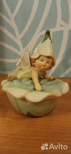 Шкатулка ангелок в цветочном чепчике