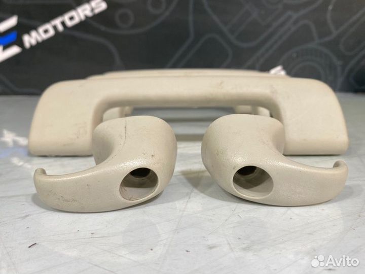 Потолочная ручка Chevrolet Trailblazer GMT360 LL8