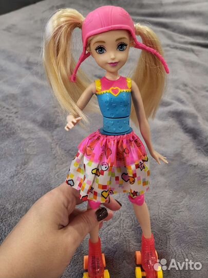 Кукла барби на роликах