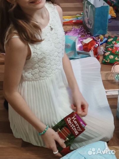 Платье нарядное белое