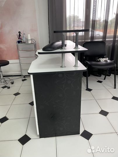 Столик для маникюра бу