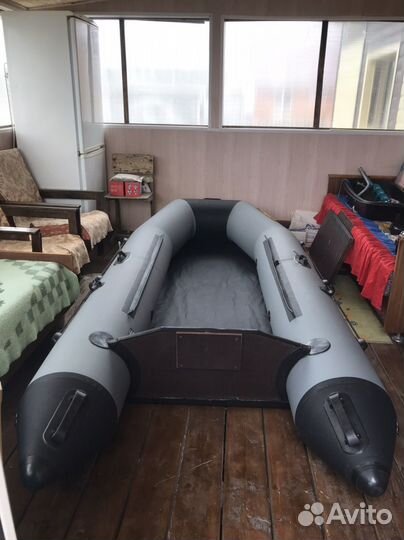 Надувная лодка с мотором