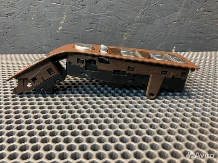 Блок управления стеклоподъемниками передний левый