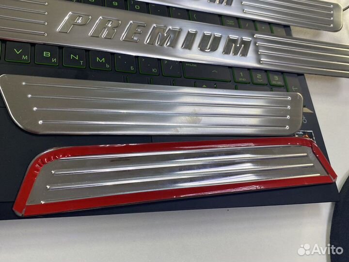 Накладки на пороги универсальные