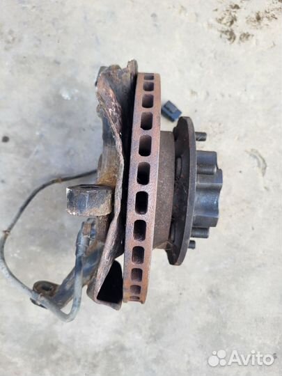 Ступица правая Mitsubishi Montero Sport 1