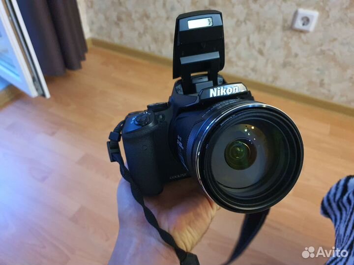 Зеркальный фотоаппарат Nicon coolpix