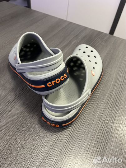 Серые crocs
