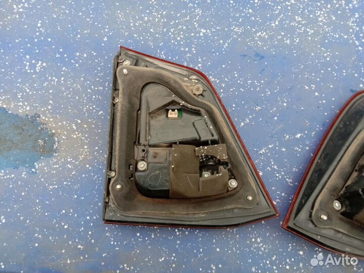 Фонарь задний левый внутренний Toyota Land Cruiser