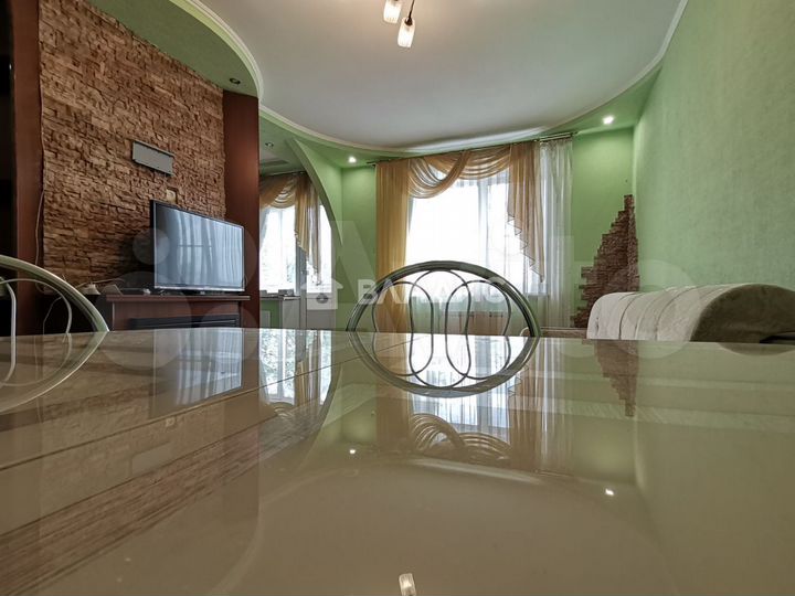 3-к. квартира, 100 м², 4/6 эт.