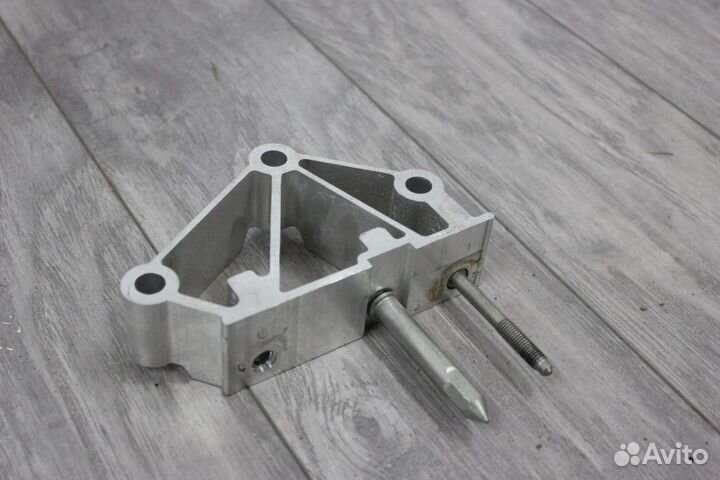 Кронштейн усилителя торпедо левый Passat CC