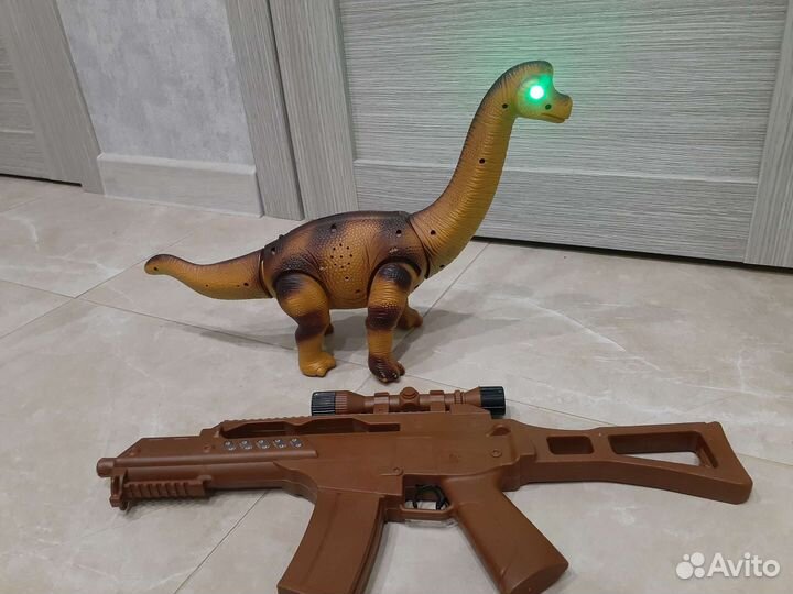 Динозавр на пу с ик-портом.свет.звук