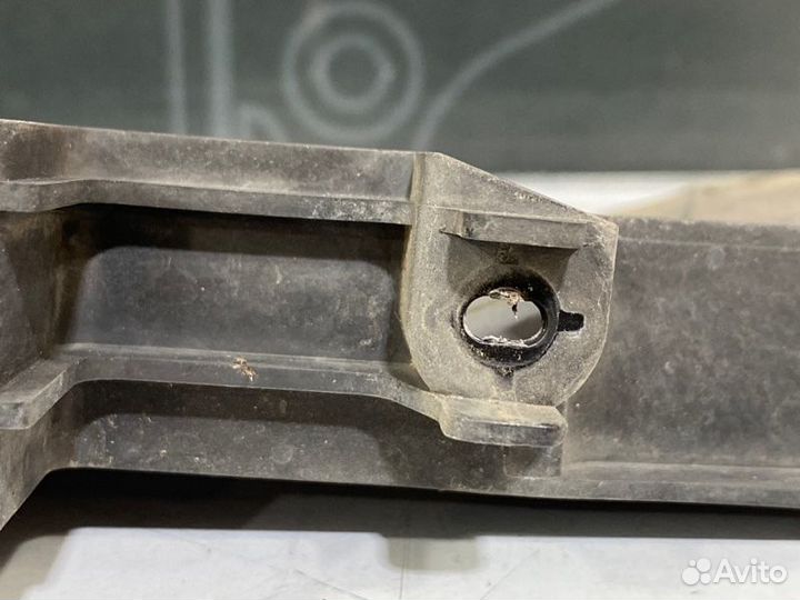 Воздуховод радиатора левый Audi A6 C5 ASN 2003