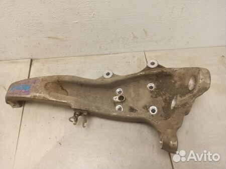 Кулак передний правый 31216775770