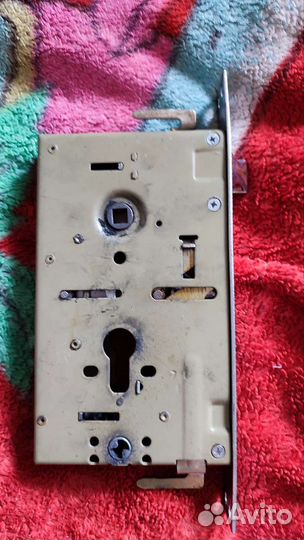 Замок дверной бу