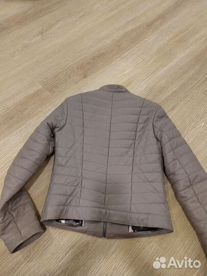 Кожаная весенняя куртка 38-40р