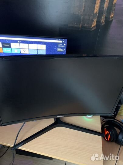 Монитор samsung 27“ изогнутый