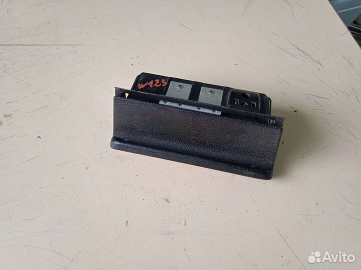 Пепельница с прикуривателем Mercedes w123 мерседес