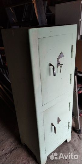 Шкаф металлический сейф
