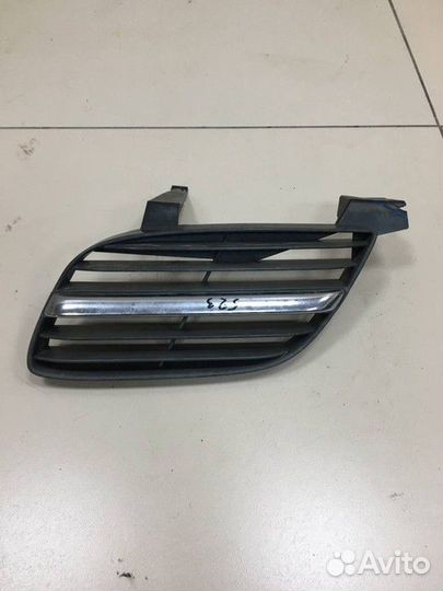 Решетка радиатора левая Nissan Almera