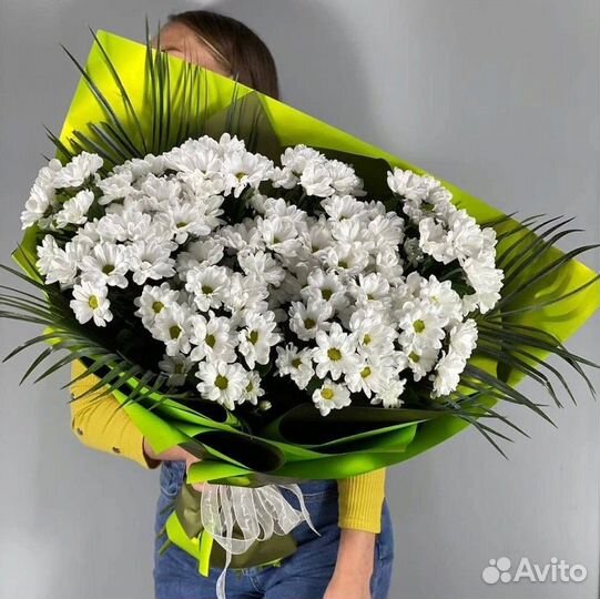 Нежный и пышный букеты из хризантем за 150
