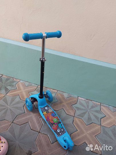 Самокат трехколесный