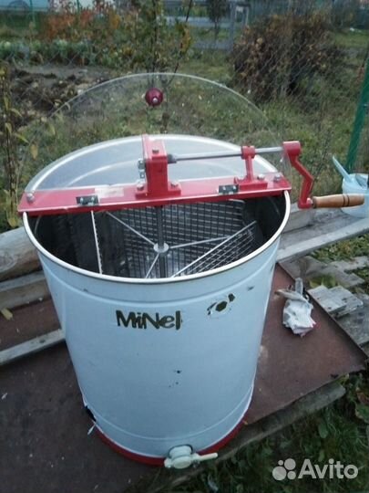 Медогонка трехрамочная