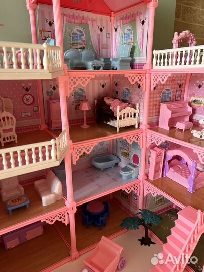 Кукольный домик с мебелью