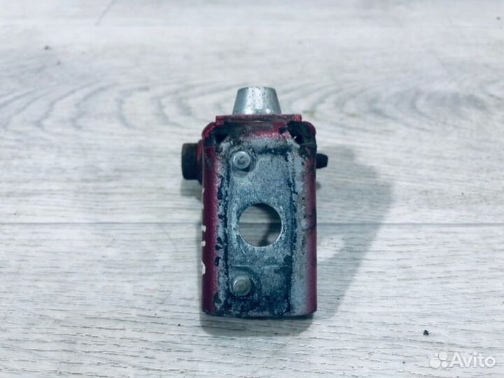 Петля двери задняя правая Peugeot 206 1.4 KFW 2006