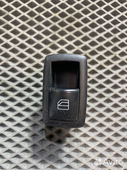 Кнопка стеклоподъемника Mercedes Benz M