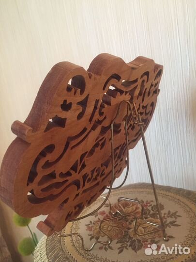 Резное панно из дерева