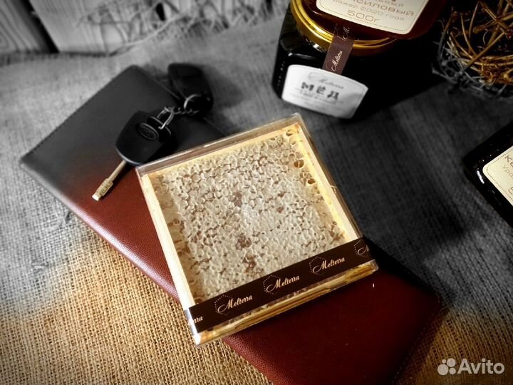 Мёд в сотах в подарочной упаковке, 400г (акация)