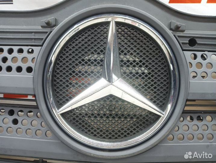 Решетка радиатора передняя Mercedes-Benz Atego 3