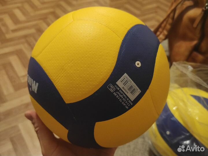 Волейбольный мяч