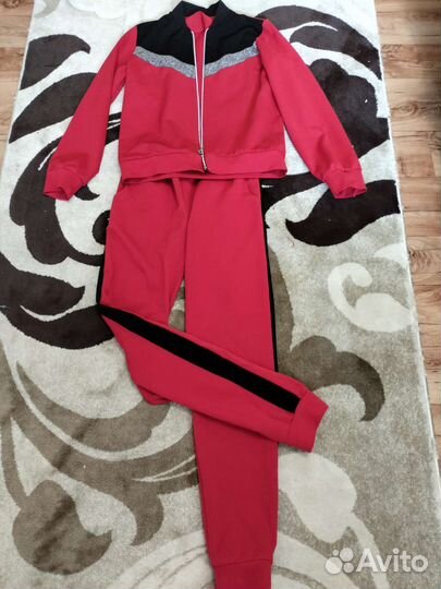 Спортивный костюм женский