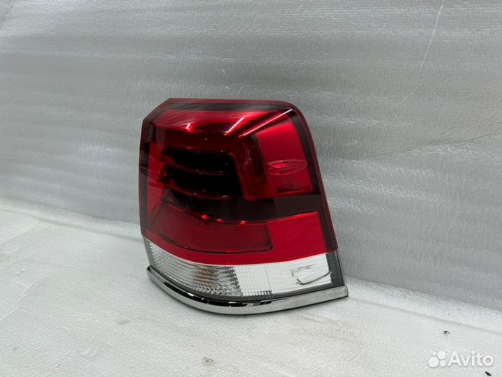 Фонарь наружный правый Toyota Land Cruiser 200