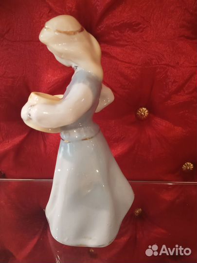 Статуэтка СССР Девушка с кружками Фарфор Рига