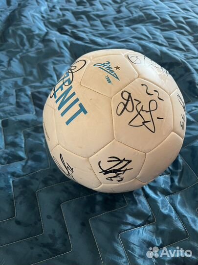 Мяч с подписью всех игроков зенита на момент 2018