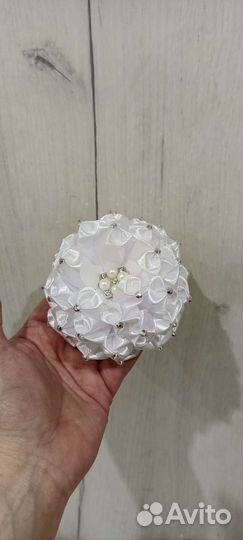 Белые банты