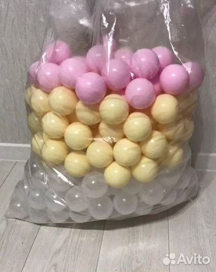 Пластиковые шарики в наборах для сухих бассейнов