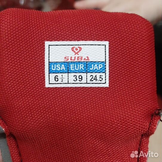 Кроссовки женские