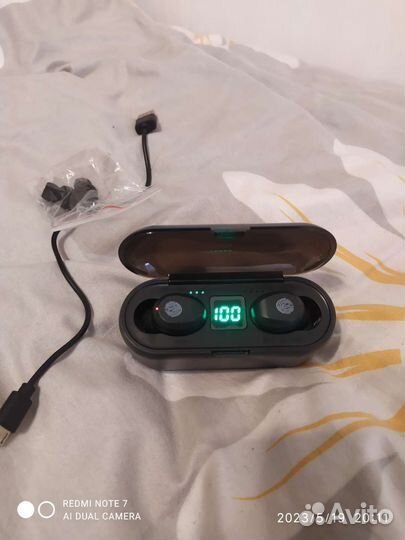 Без проводные наушники бу F 9