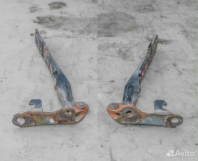 Петля капота Nissan Primera P10