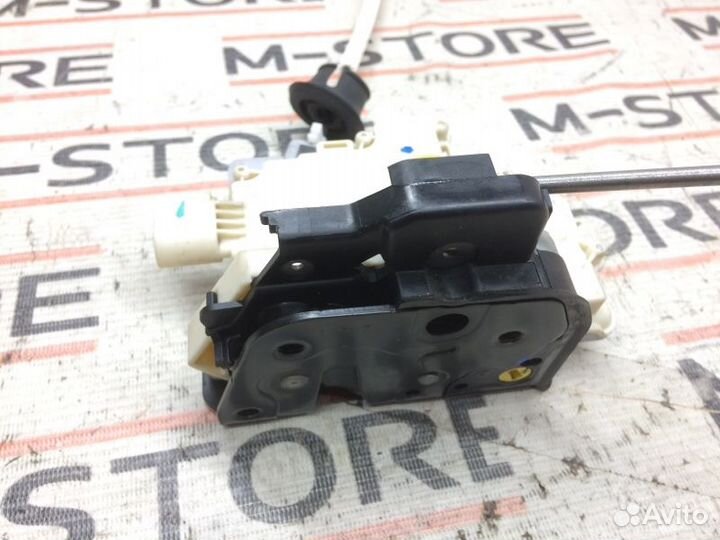 Замок двери передний левый Audi A6 C6/4F AUK 2008