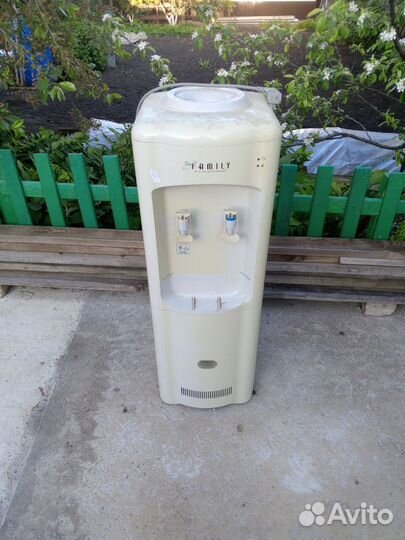 Кулер для воды напольный
